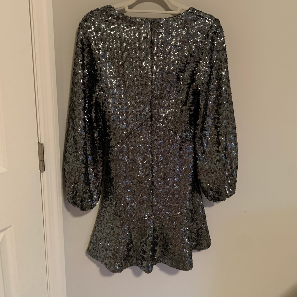 ⭐️ Alexis Sequin Dress ⭐️ - Picture 4 of 7
